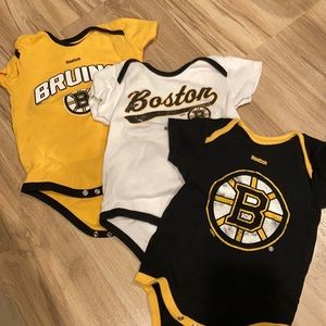 Set of 3 Boston bruins 18M onesies shortsleeve